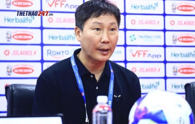 HLV Kim Sang Sik: 'Chúng tôi phải xem lại cân nặng của Xuân Son'