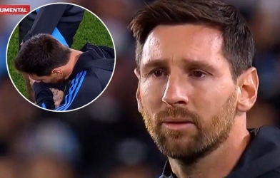 Lionel Messi bật khóc