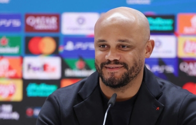 Đối đáp quá nghệ, HLV Bayern né cực khéo Vinicius và Mbappe