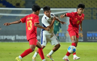 CĐV Thái Lan phản ứng dữ dội vì đứng dưới cả tuyển Lào