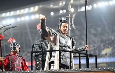 ĐỘC LẠ: Đội bóng Trung Quốc mời cả Hạng Vũ ra sân đại thắng