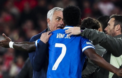 Real Madrid tiến sát Mourinho khiến truyền thông Tây Ban Nha chấn động