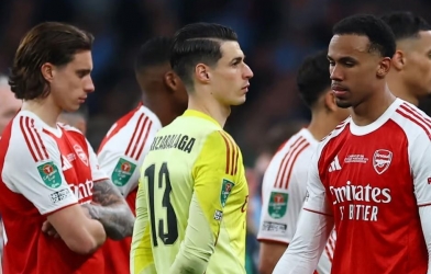 NÓNG: 2 sao Arsenal nguy cơ không có huy chương vô địch Ngoại hạng Anh