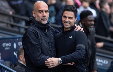 Arteta hé lộ điều Pep làm ngay sau khi Man City dâng cúp cho Arsenal
