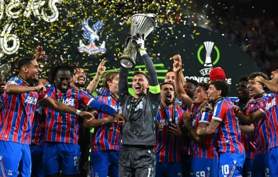 Chương sử chói lọi: Crystal Palace thâu tóm 3 cúp, Glasner bay vào bất tử