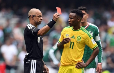 Nam Phi tự hủy ở World Cup, kỷ lục buồn 20 năm tái xuất