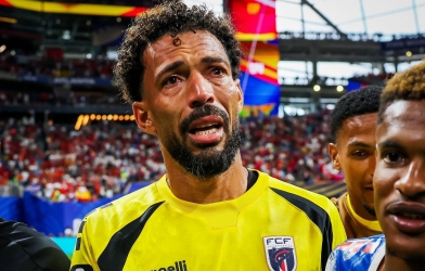 Thủ môn Cape Verde bật khóc sau kỳ tích World Cup vì nỗi đau không ai ngờ