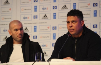 Ronaldo 'béo' nói thẳng về Zidane khiến nước Pháp phát sốt