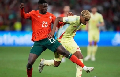 Olmo nói cực hay về màn quyết đấu giữa Lamine Yamal và Nuno Mendes