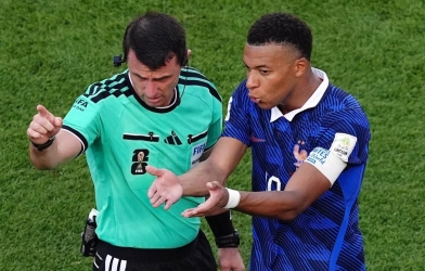 Truyền thông Pháp phẫn nộ vì bị FIFA đẩy vào tay người Argentina