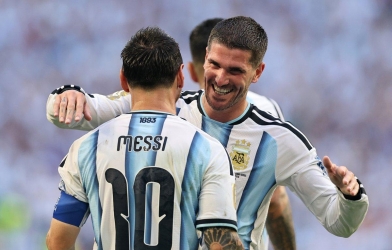 Đồng đội tiết lộ điều chưa từng thấy ở Messi trước đại chiến tuyển Anh