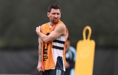 500 phóng viên đổ xô đến xem Messi làm điều này trước trận Anh vs Argentina