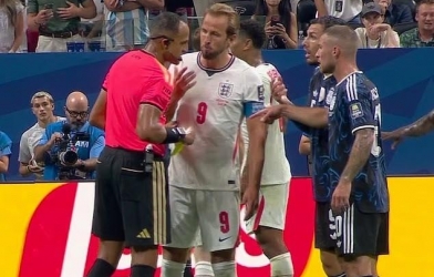 Nước Anh phẫn nộ vì Paredes cố khiến Harry Kane nhận thẻ đỏ