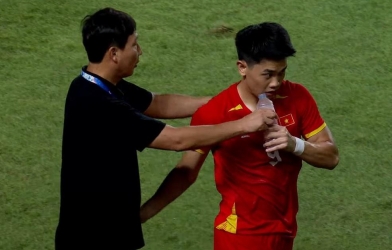 HLV Kim Sang Sik chốt luôn vai trò mới của Đình Bắc tại tuyển Việt Nam