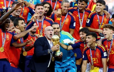 Vô địch World Cup, sao Tây Ban Nha chơi lớn khiến cả nước choáng váng