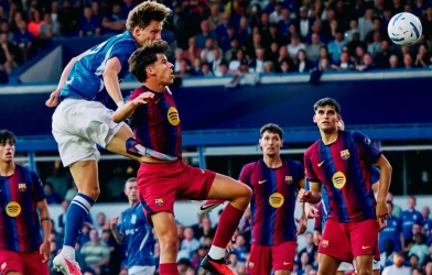 Bất ngờ hạ Barca, Birmingham tạo địa chấn trước thềm mùa giải mới