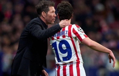 Simeone 'chọc giận' Alvarez, Atletico Madrid nhận cú sốc lớn