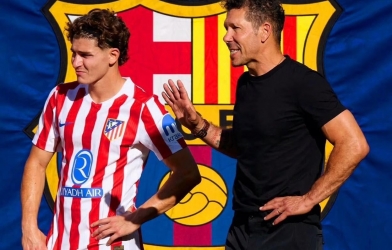 Simeone nói thẳng về tương lai Alvarez, Barca không thể ngồi yên