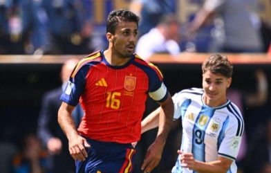 Vừa ra mắt Barca, Rodri nói thẳng về Alvarez
