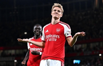 Arsenal nghiền nát Coventry, nhà vô địch gửi lời cảnh báo cực gắt