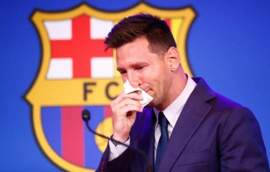Cả thế giới tri ân Messi, Barca lại có động thái gây sốc