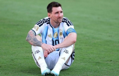 FIFA 'làm khó' Argentina chuyện treo vĩnh viễn áo số 10 của Messi