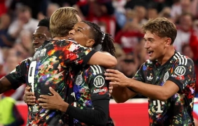Bayern Munich trút 7 bàn, Kane và Olise cùng viết nên màn trình diễn khó tin