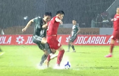 NÓNG: Ban kỷ luật VFF sẽ họp vụ Tấn Sinh đá thô bạo vào chân Đình Bắc