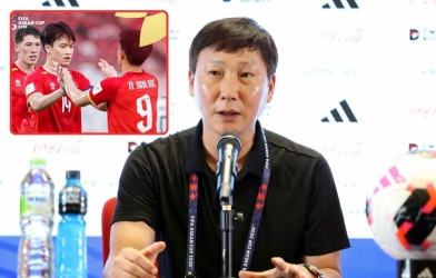 HLV Kim Sang Sik: 'Giới hạn của Đình Bắc là bầu trời'