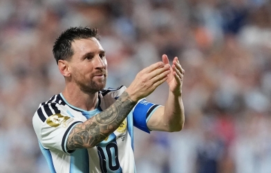Hậu vệ Benin thề với mẹ 1 điều khi đá trận Messi chia tay Argentina