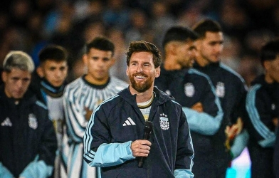 Chia tay Argentina sau 20 năm, Messi lập tức nhắc đến người đặc biệt nhất