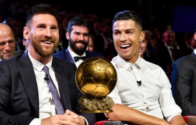 KHÓ TIN: Ronaldo bỏ xa Messi cuộc đua Quả bóng Vàng mọi thời đại