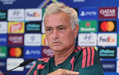 Mất Vinicius 4 trận chưa đủ, Mourinho còn nổi điên vì bị đánh úp