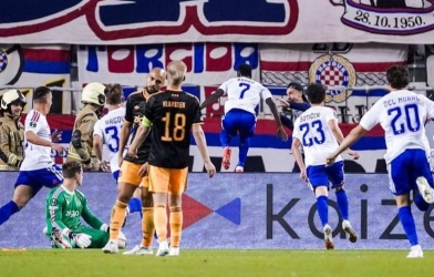 Cúp C3 mở màn điên rồ: Ajax ngã ngựa, Brighton gây sốt châu Âu