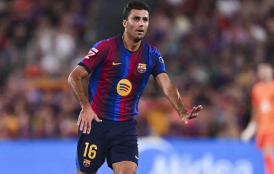 Barcelona tính gây sốc trước PSG bằng quyết định khó tin với Rodri