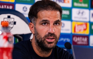 HLV Fabregas: 'Xin lỗi vì tôi bảo Como ngừng chạy khi dẫn MU 4 bàn'