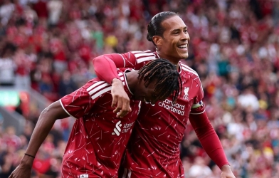 Không phải Van Dijk, trung vệ Liverpool được dự đoán số 1 lịch sử Ngoại hạng Anh