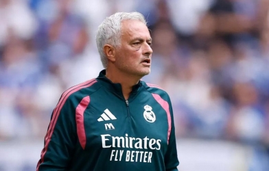 HLV Mourinho: 'So sánh Barca với Real Madrid là không công bằng'