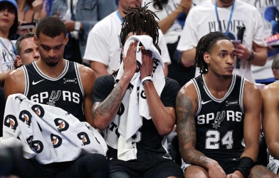 Wemby hoá 'báo thủ', Knicks thắng hiểm Game 2 NBA Finals 2026