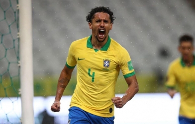 Chê Neymar và hạ thấp Brazil, ngôi sao Nhật Bản bị đội trưởng Selecao dằn mặt