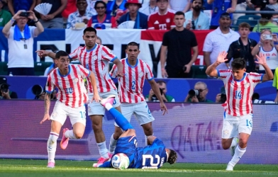 Biến trận gặp Pháp thành võ đài, vì sao Paraguay không nhận thẻ nào?