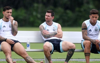 Tuyển Argentina gặp biến cố trên đường tới chung kết World Cup
