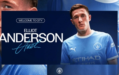 Vừa ra mắt, tân binh bom tấn của Man City đã khiến MU nóng mặt