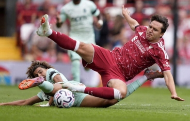 Wirtz và Isak cùng ghi bàn, HLV Iraola vẫn bực mình vì một vấn đề của Liverpool