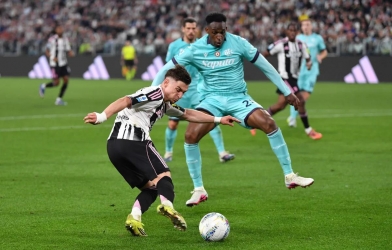 XÁC NHẬN: Từ chối MU, trung vệ hàng đầu Serie A chốt bến đỗ bất ngờ