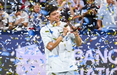 Ben Shelton bảo vệ ngai vàng Canadian Open để sánh vai bộ ba huyền thoại