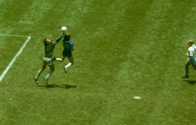 Kỷ vật bất tử của Diego Maradona đổi chủ với mức giá gây bất ngờ