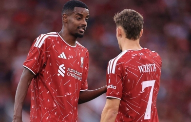 Huyền thoại MU 'sấy thẳng' cặp bom tấn 241 triệu bảng của Liverpool