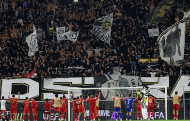 Dẫn trước 4 bàn, ông lớn châu Âu vẫn bị loại khỏi Champions League theo kịch bản không tưởng