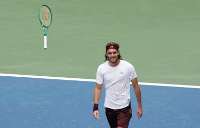 Tsitsipas bất ngờ tạo địa chấn trước hạt giống số 10 US Open